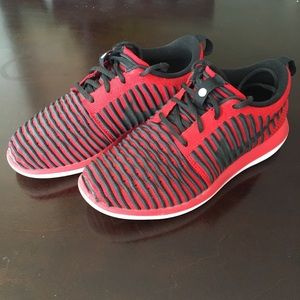 Nike Roche Two Flyknit Youth 4Y women’s 5.5